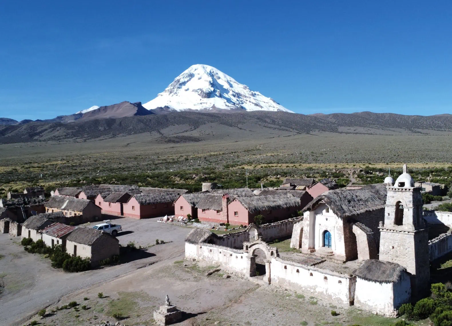 Volcán Sajama al amanecer, el pico más alto de Bolivia
